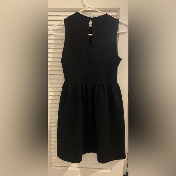 Black Textured Soprano Dress - Picture 2 of 3